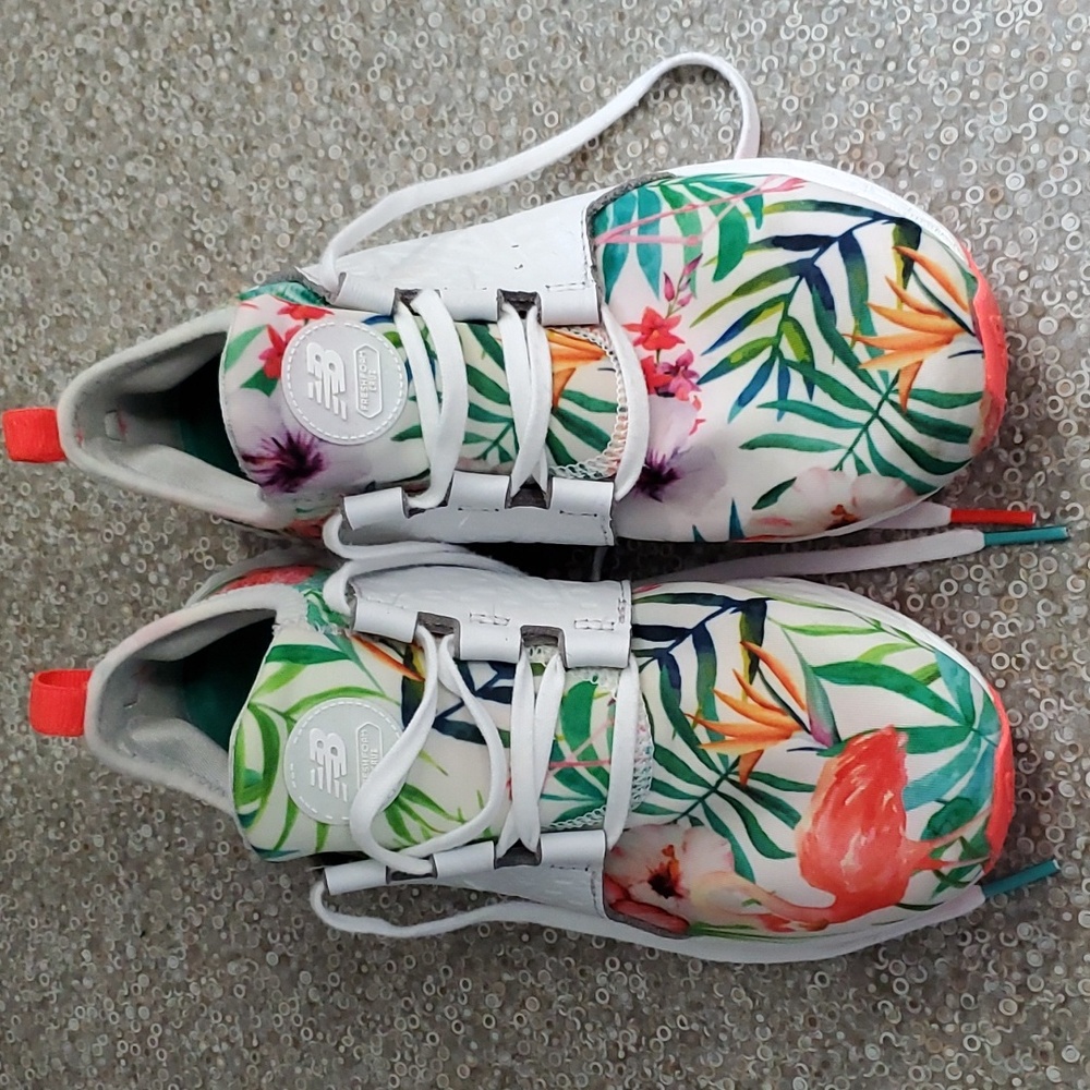 New Balance Flamingo Cruz Size 7